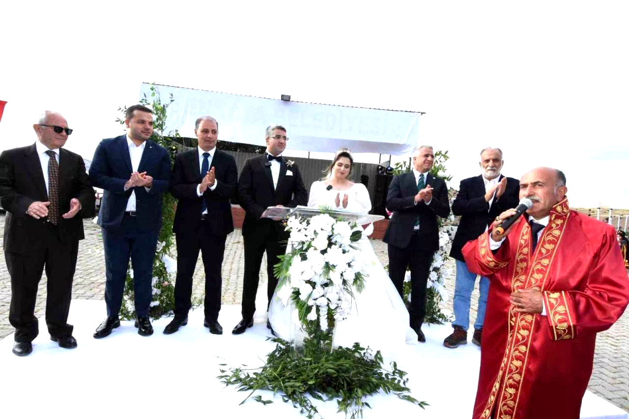 Başkan Özcan, Kızının nikahını kıydı