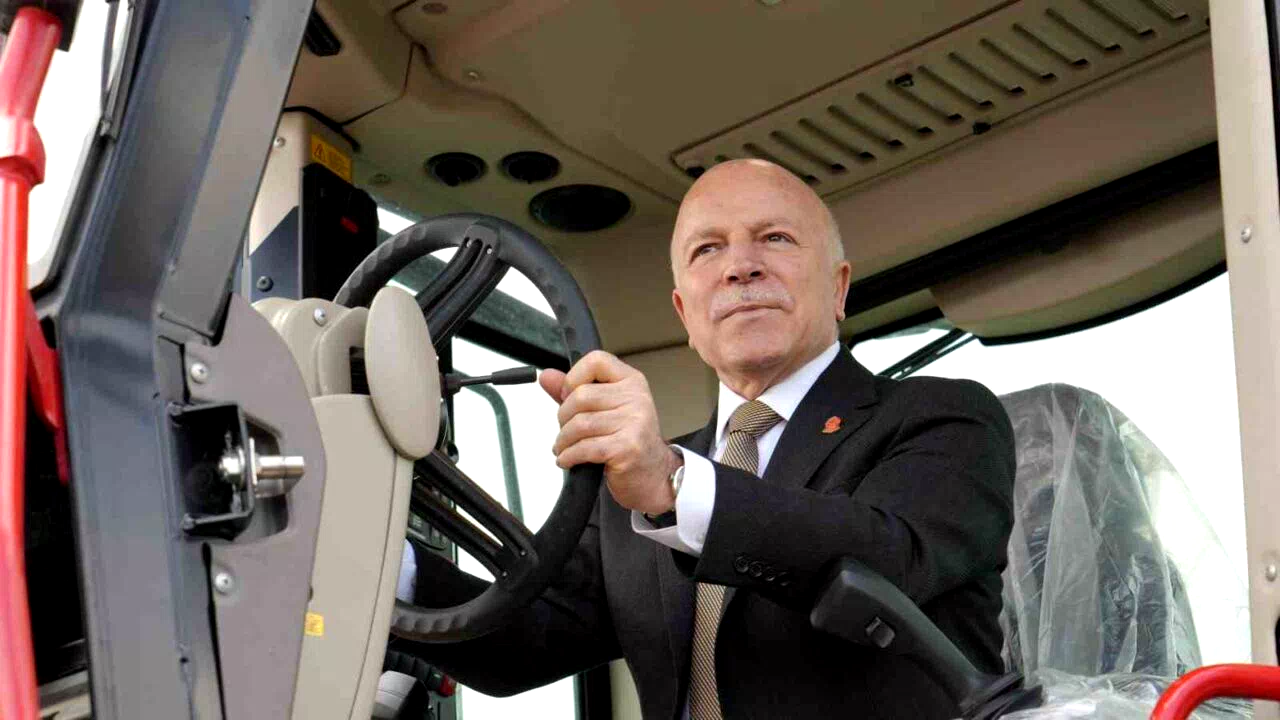 Başkan Sekmen; “Bu yatırım sadece bir araç teslimi değildir, Erzurum’un geleceğine olan inancımızdır”