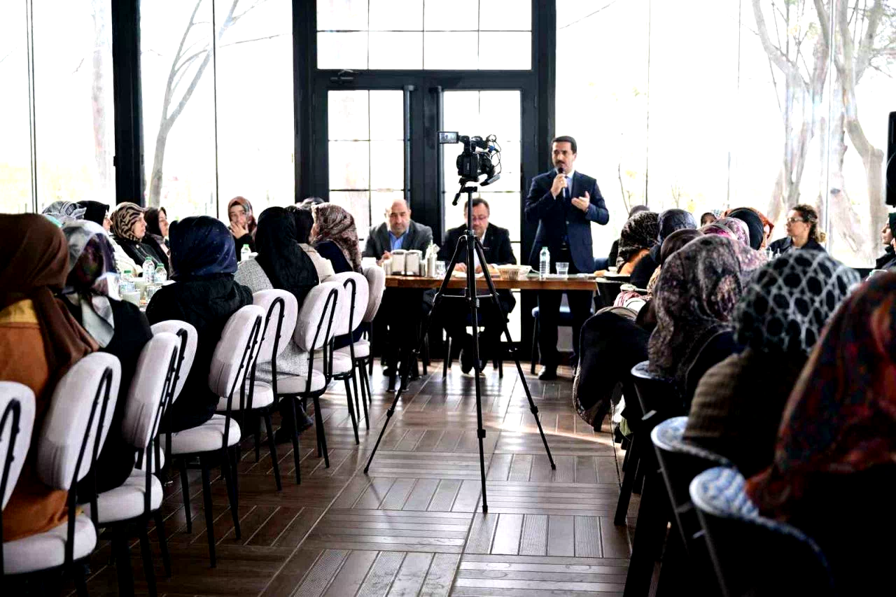 Başkan Taşkın, AK Parti Kadın Kolları Mahalle Başkanları toplantısına katıldı