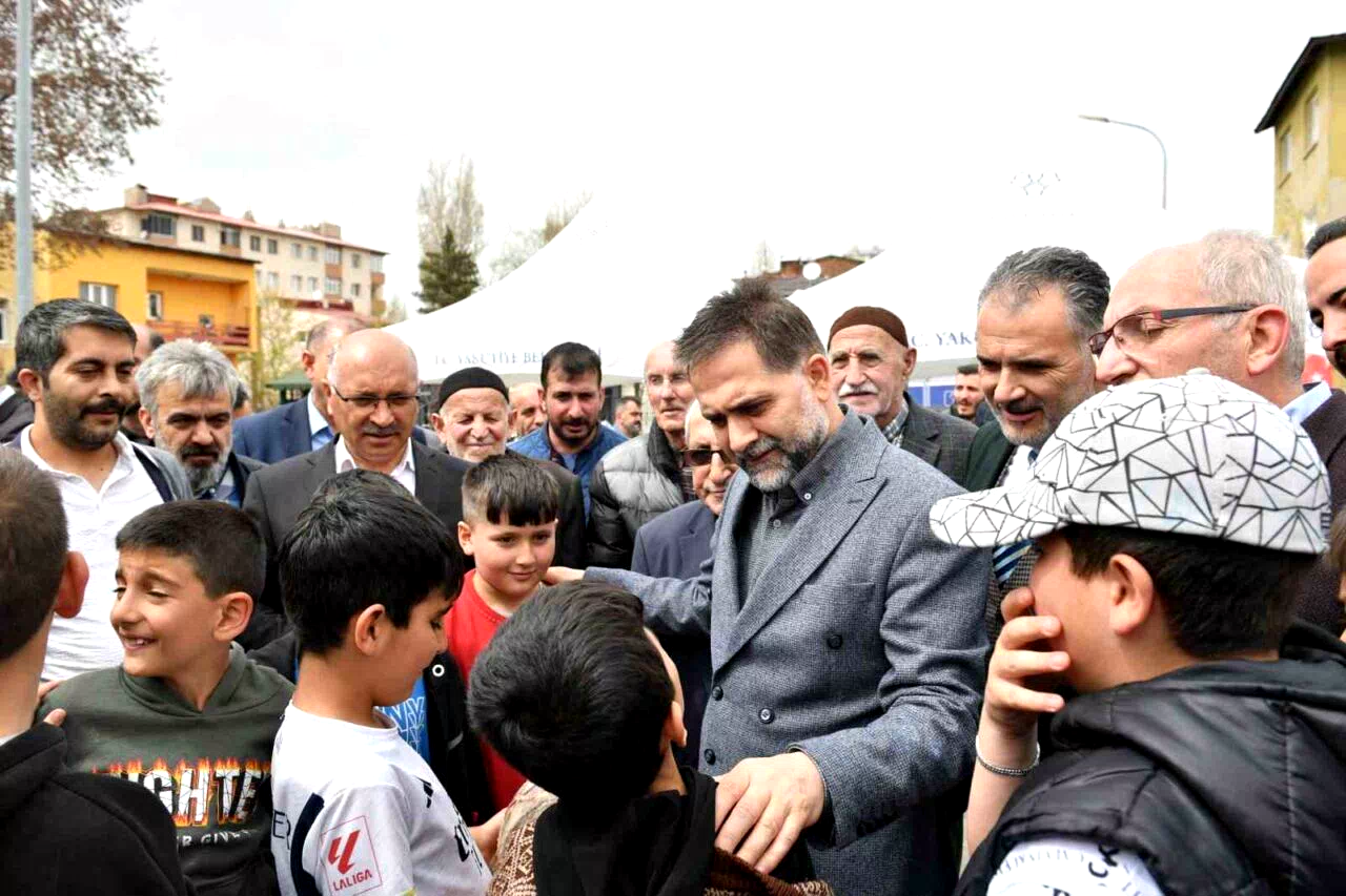 Başkan Uçar; “AK Parti Belediyeciliği gönüllere dokunmaktır”