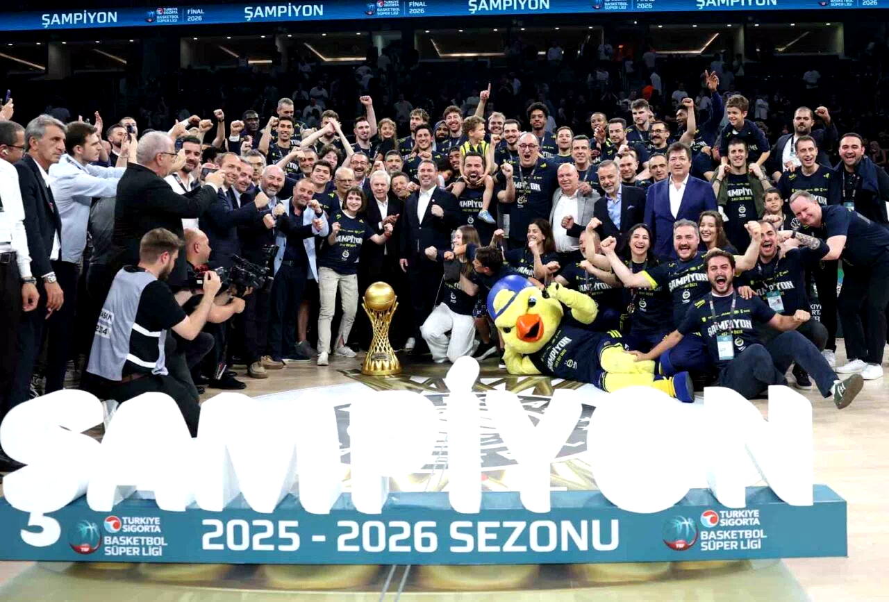 Basketbol Süper Ligi’nde şampiyon Fenerbahçe Beko kupasını aldı