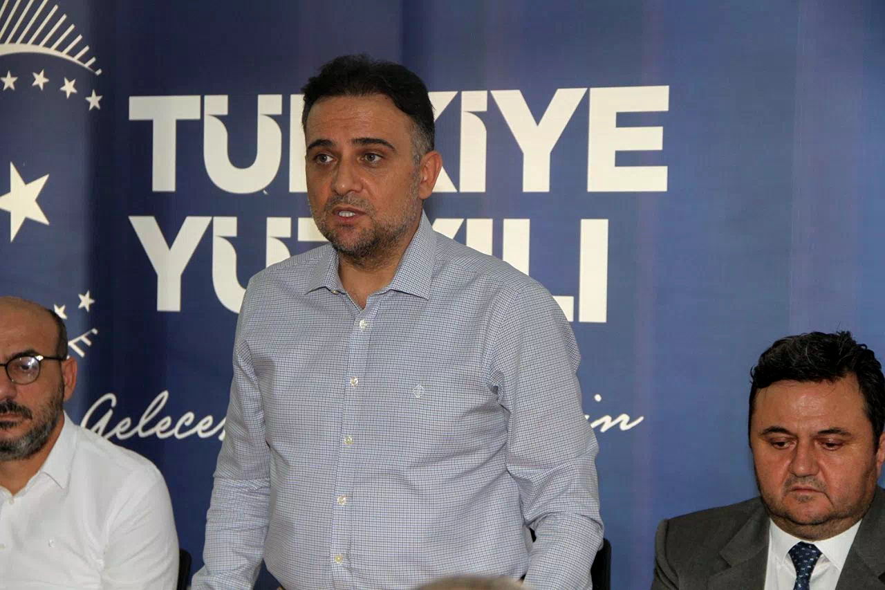 Baybatur: “Belediyeleri yönetemeyen memleketi yönetemez”