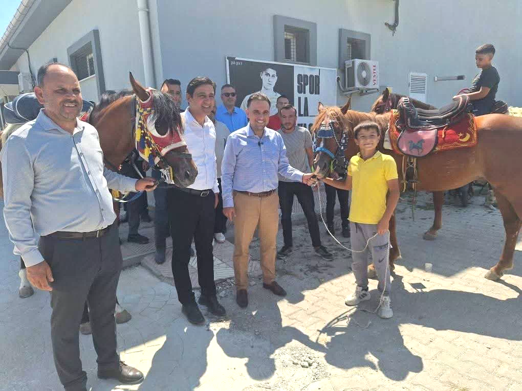 Baybatur Selendi’de esnaf ve partililerle buluştu