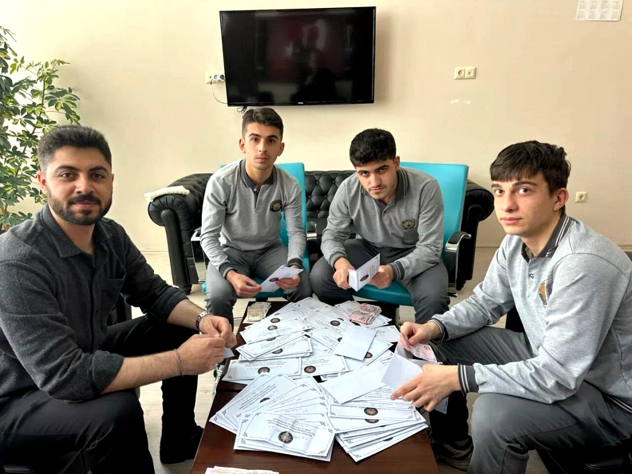 Bayburt Anadolu İmam Hatip Lisesi öğrencilerden ihtiyaç sahiplerine destek