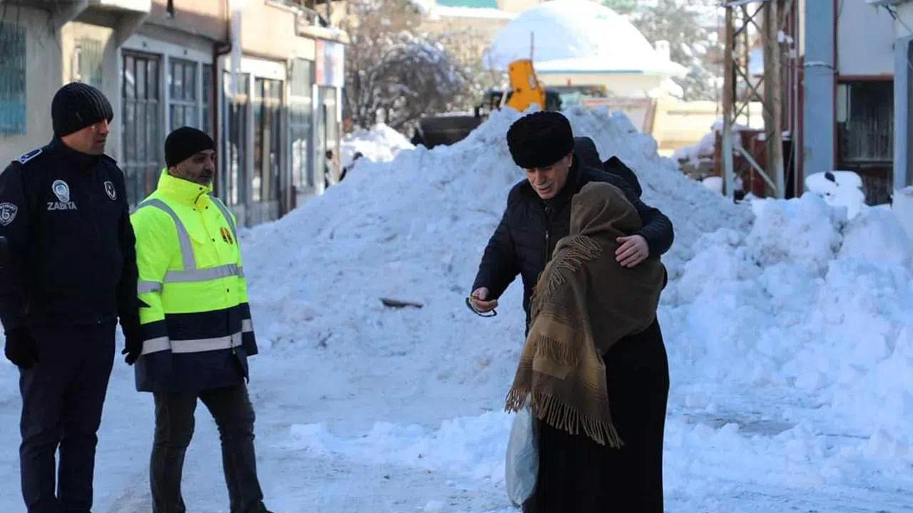 Bayburt Belediyesi 1 Milyon 200 Bin Metreküp Kar Temizledi!