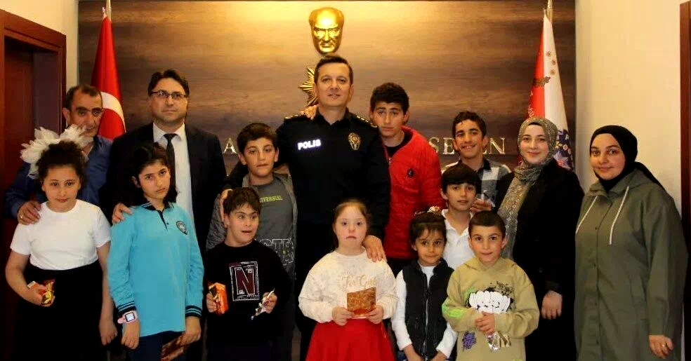 Bayburt İl Emniyet Müdürü Barış Erkol makam koltuğunu özel çocuklara devretti