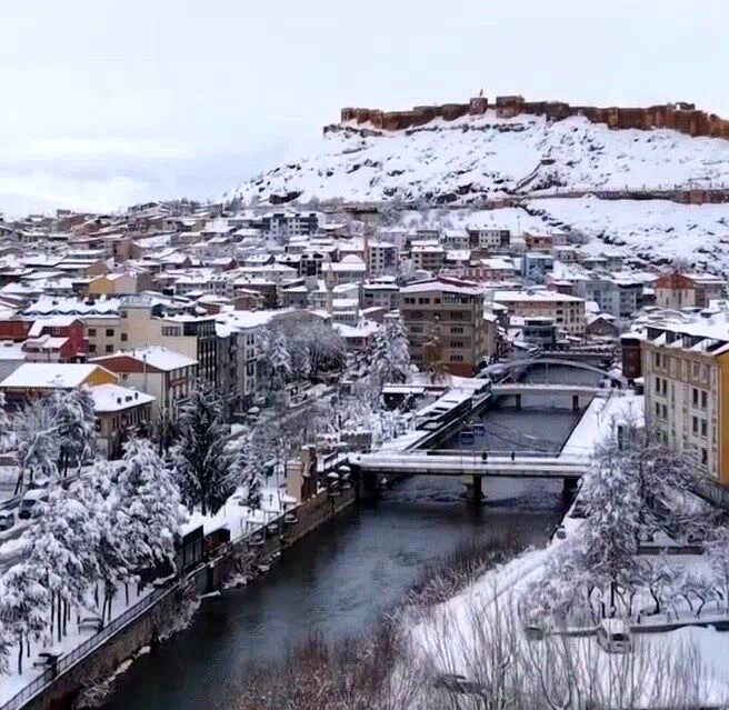 Bayburt kar yağışıyla beyaza büründü