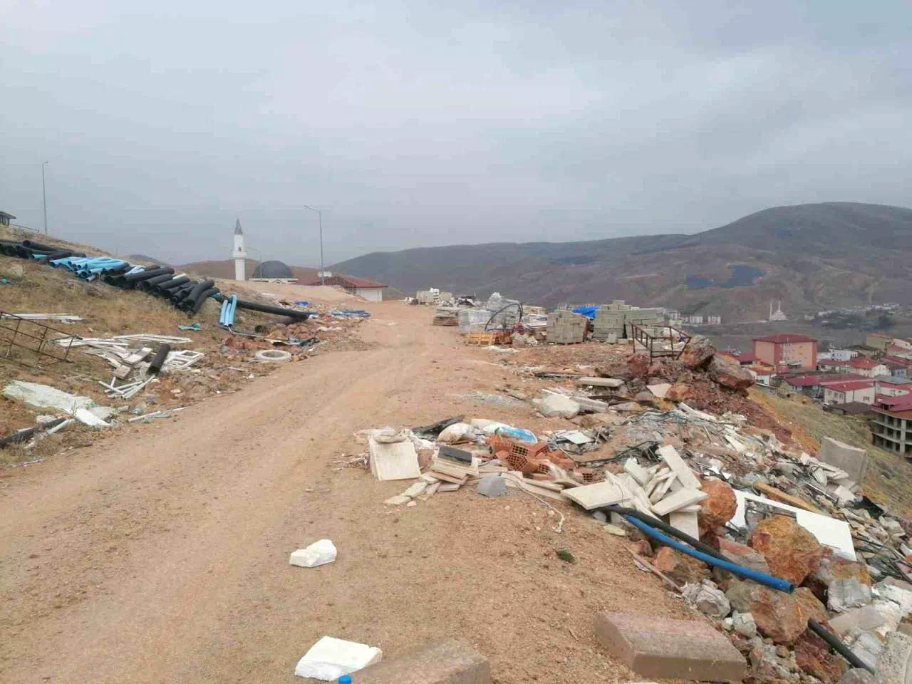 Bayburt Kent Konseyi Şehit Osman Dağı’na dökülen hafriyat için girişimde bulundu