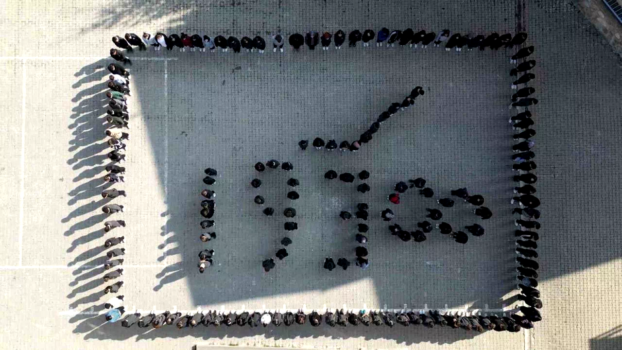 Bayburt Lisesi öğrencileri ‘1938’ koreografisiyle Atatürk’ü andı
