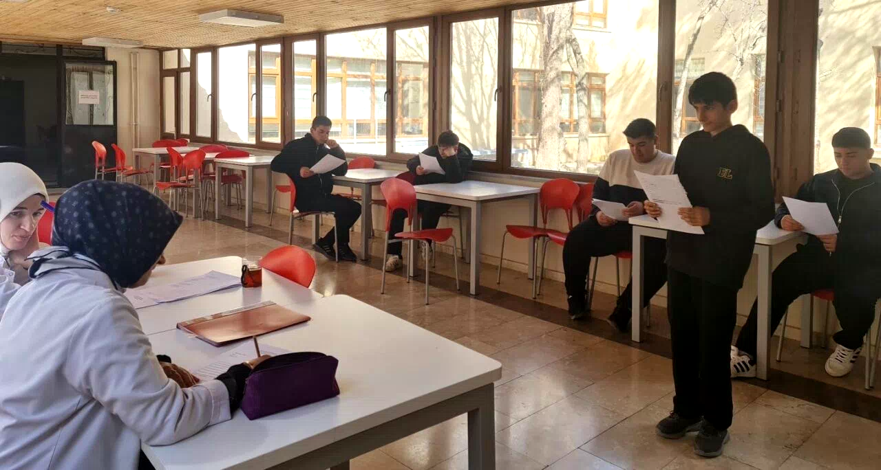 Bayburt Lisesinde hatiplik yarışması düzenlendi
