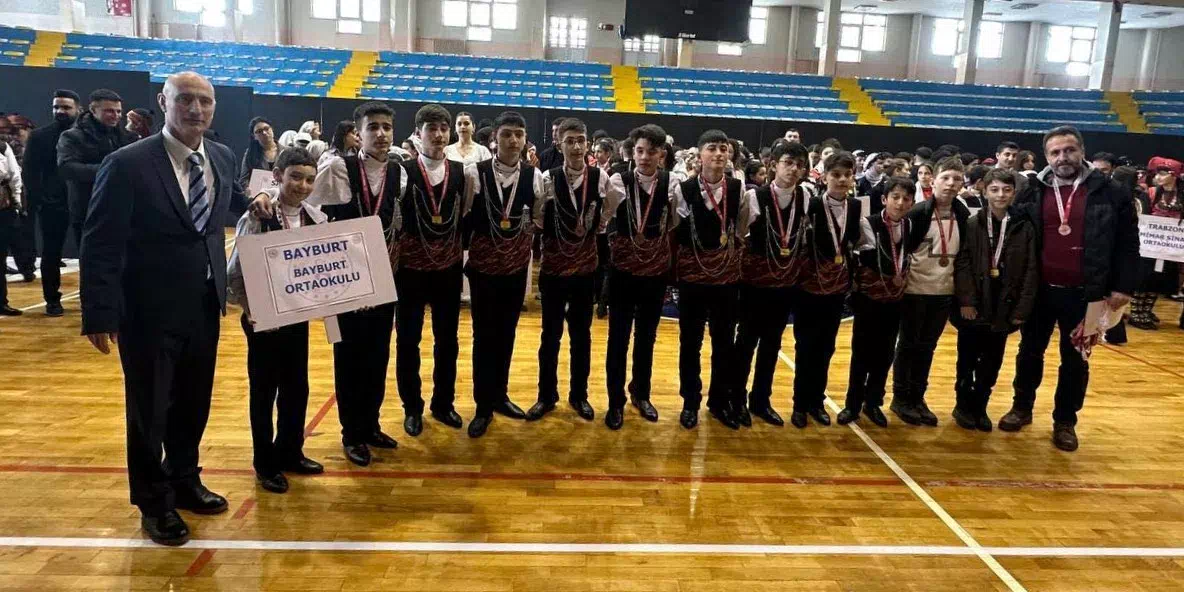 Bayburt Ortaokulu Halk Oyunları Ekibi Türkiye Finallerine Yükseldi.
