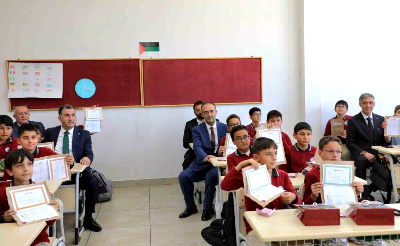 Bayburt’ta 14 bin 103 öğrenci karne sevinci yaşadı