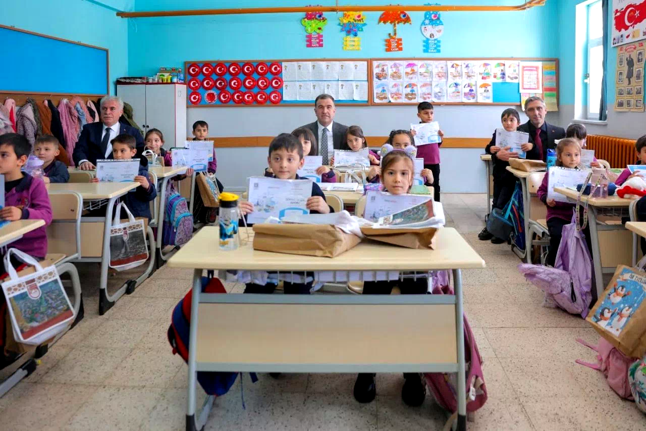 Bayburt’ta 14 bin 319 öğrenci karne sevinci yaşadı