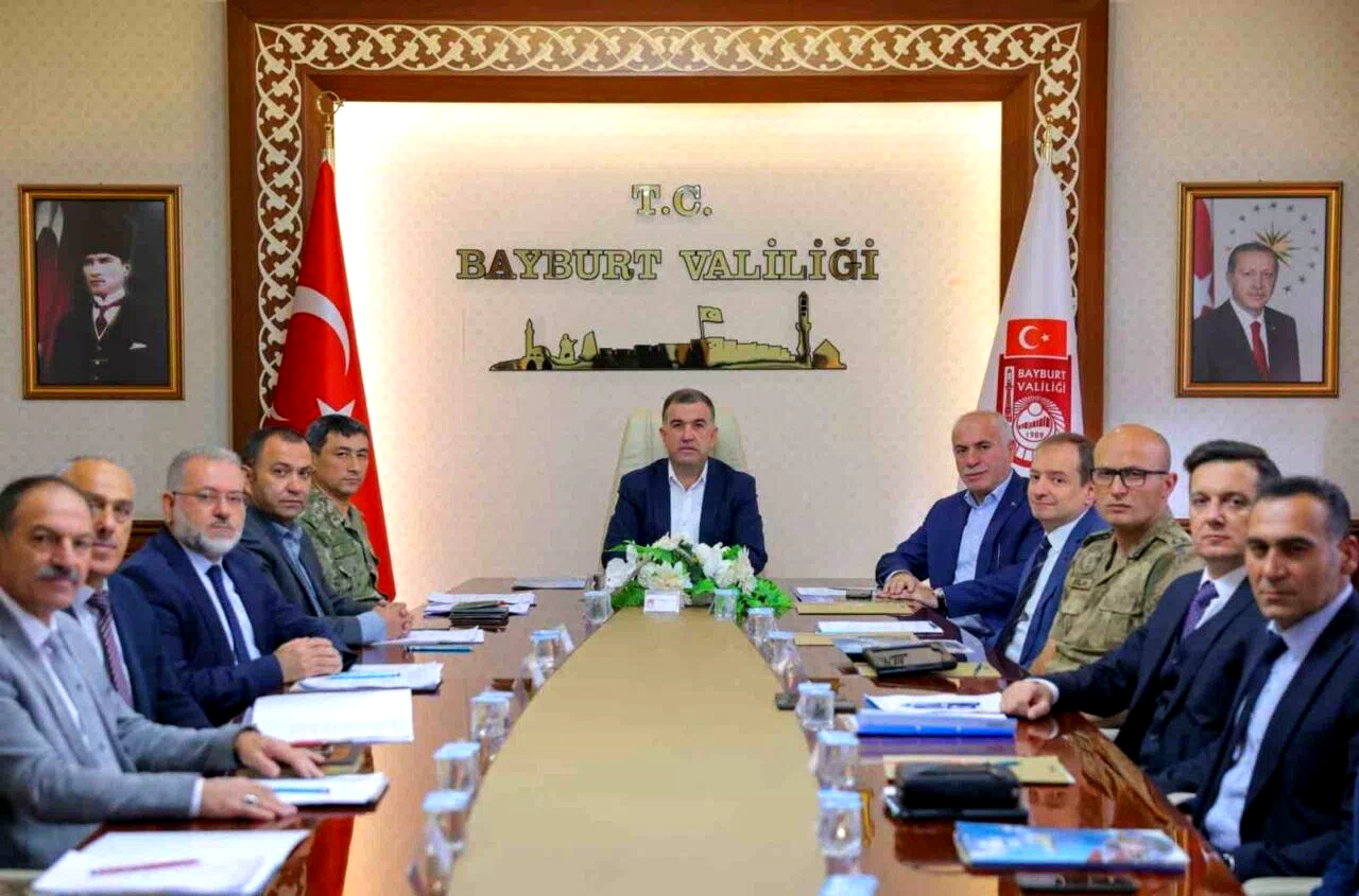 Bayburt’ta 15 Temmuz Demokrasi Milli Birlik Günü ve Dede Korkut Şöleni hazırlıkları değerlendirildi