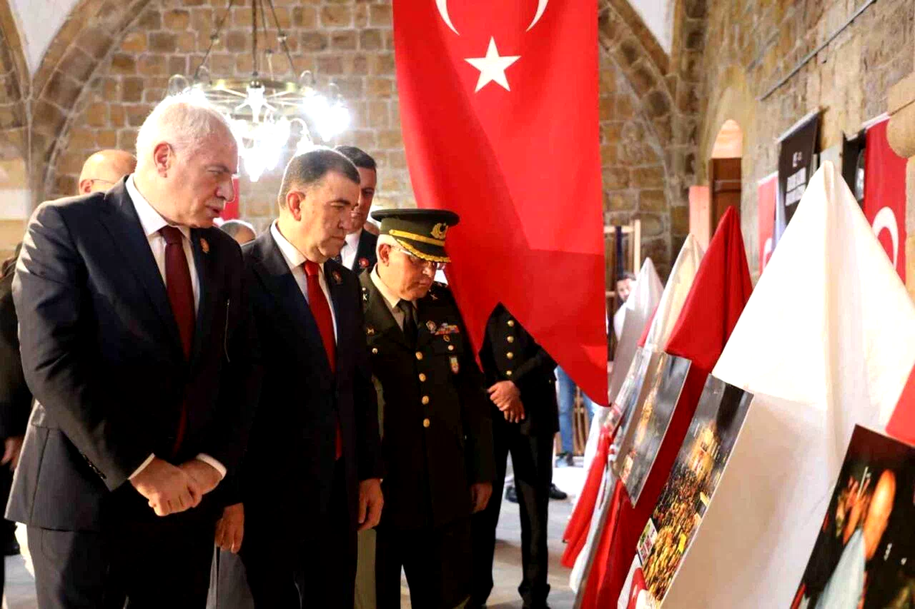Bayburt’ta 15 Temmuz konulu fotoğraf sergisi açıldı