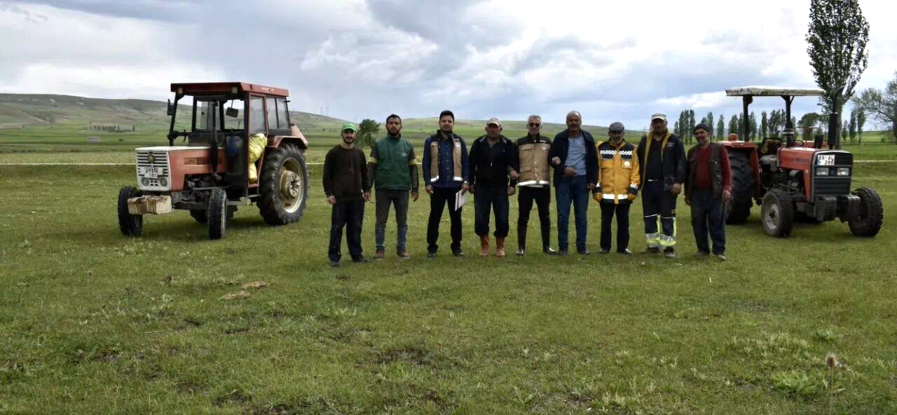 Bayburt’ta 185 dekar mera alanında gübreleme çalışması yapıldı