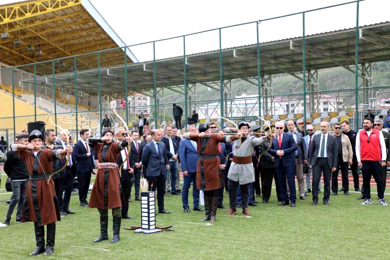 Bayburt’ta 19 Mayıs Atatürk’ü Anma, Gençlik ve Spor Bayramı kutlandı