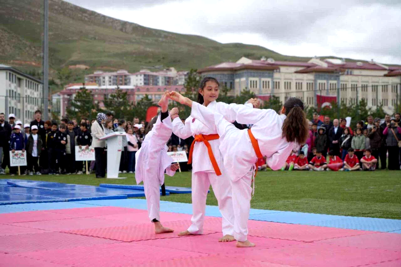 Bayburt’ta 19 Mayıs coşkusu