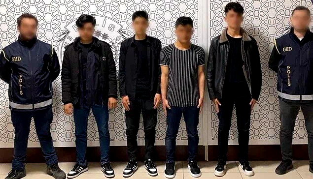 Bayburt’ta 4 düzeniz göçmen ve 3 insan taciri yakalandı