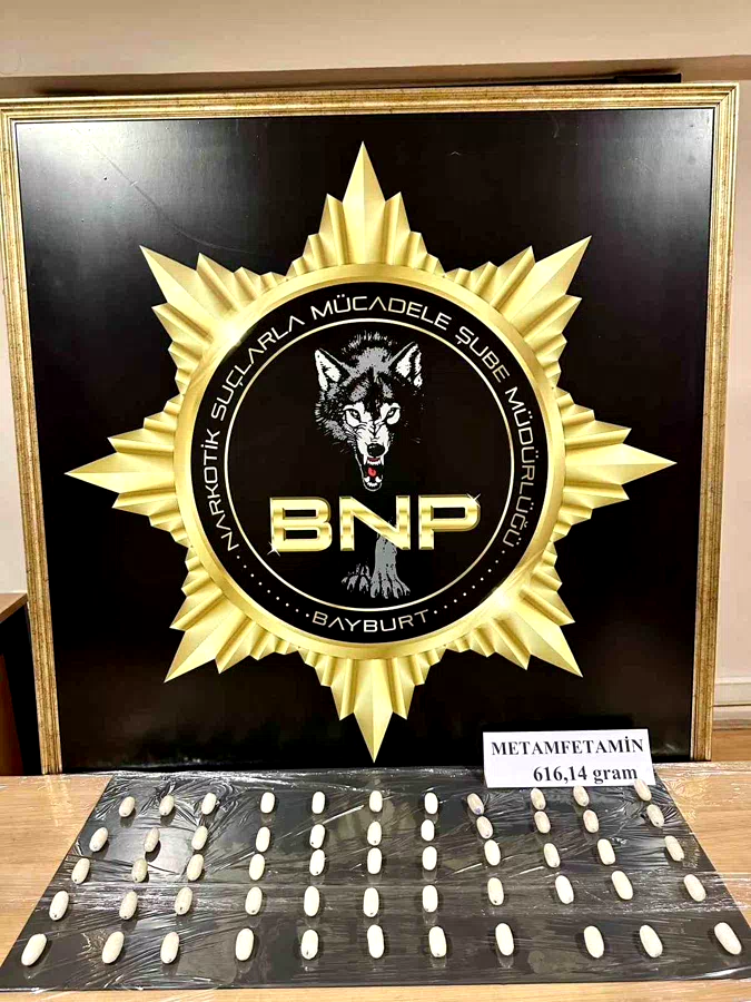 Bayburt’ta 616 gram metamfetaminle yakalanan 2 şüpheli tutuklandı