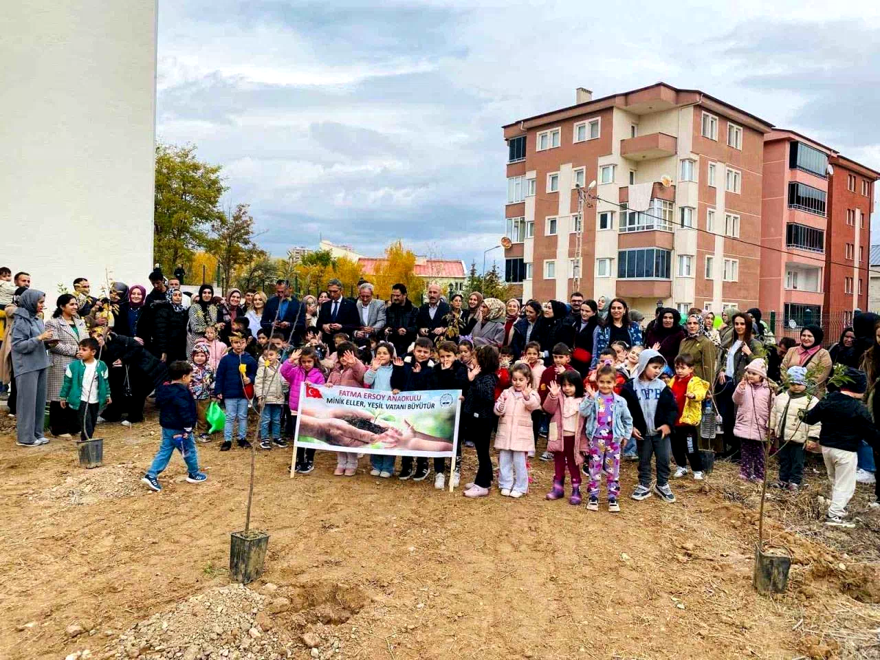 Bayburt’ta anaokulu öğrencileri fidanları toprakla buluşturdu