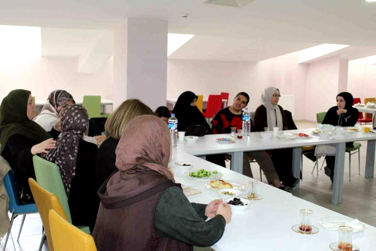 Bayburt’ta annelere otizmli çocukların ergenlik süreci anlatıldı