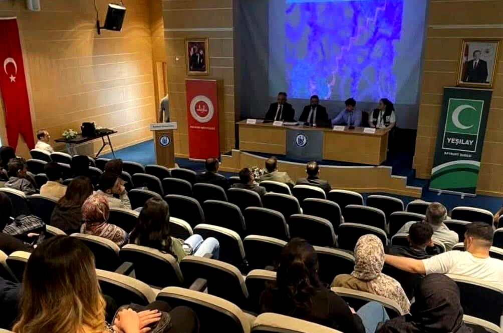 Bayburt’ta bağımlılıkla mücadele konulu panel düzenlendi