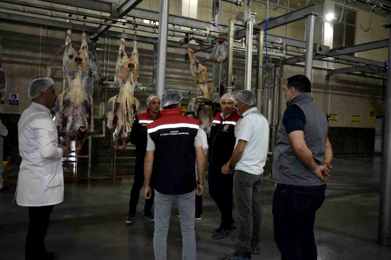 Bayburt’ta belediyeye ait mezbahada denetim yapıldı