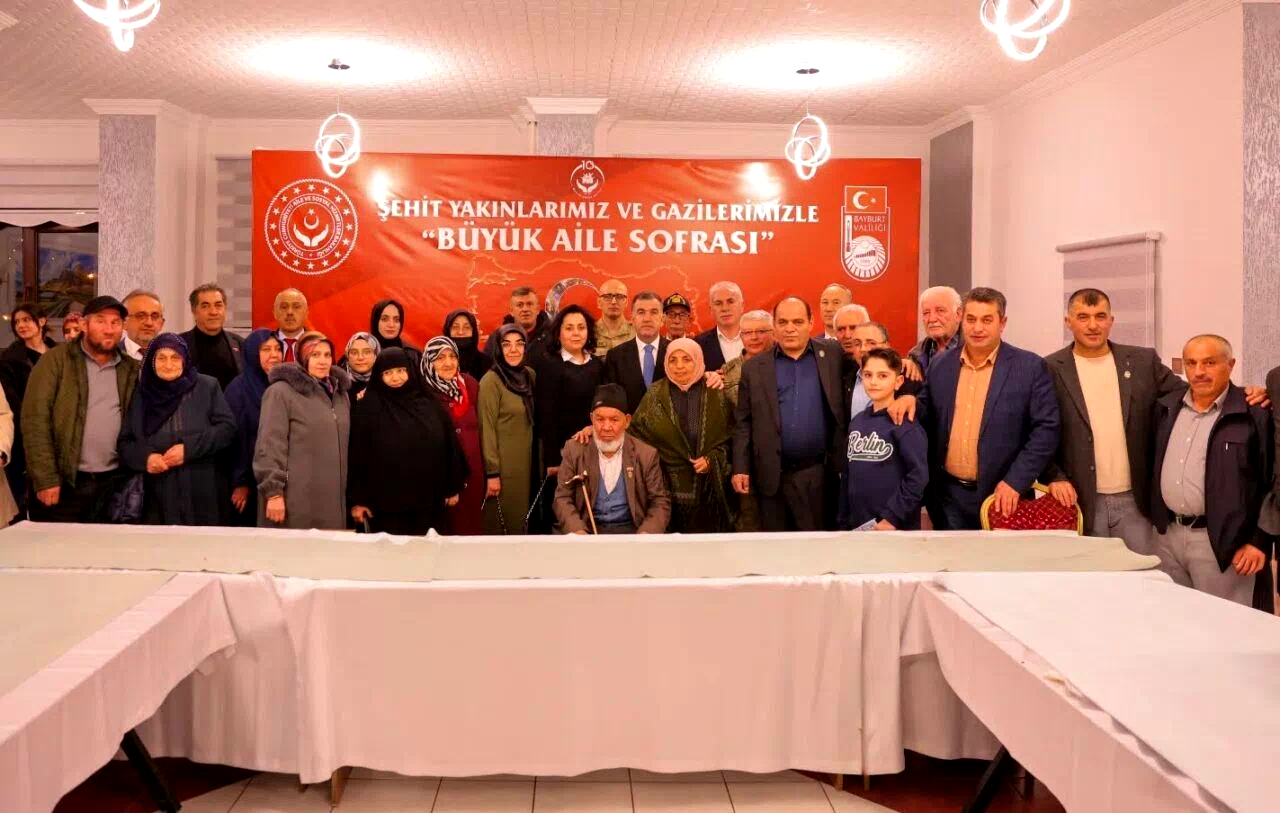 Bayburt’ta “Büyük Aile Sofraları” iftarı şehit aileleri ve gazilerle paylaşıldı