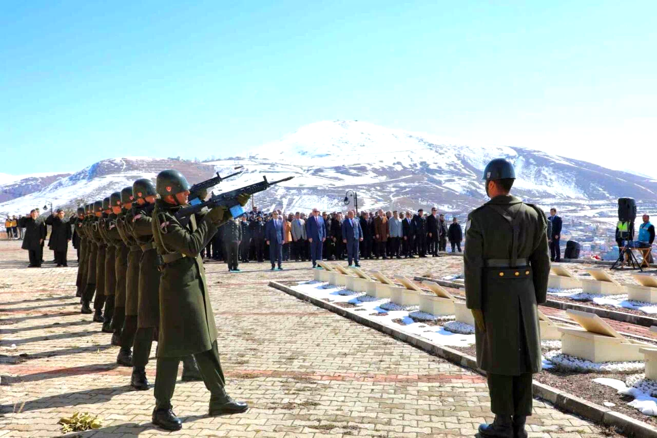 Bayburt’ta Çanakkale Zaferi’nin 111. yılı ve 18 Mart Şehitleri Anma Günü dolayısıyla tören düzenlendi