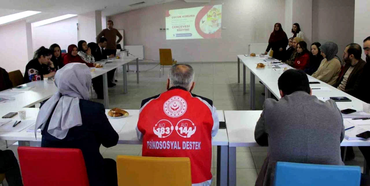 Bayburt’ta çocuk koruma hizmetlerine yönelik meslek içi eğitim düzenlendi