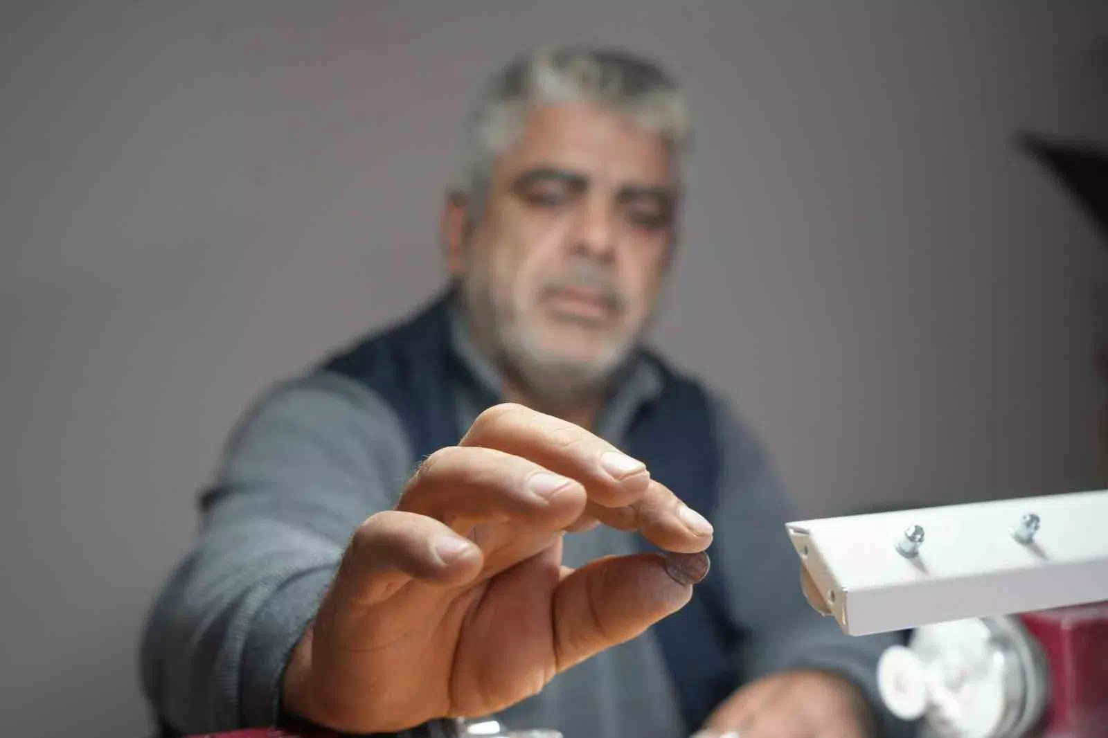 Bayburt’ta Değerli Taş Ustası Kehribar İşliyor