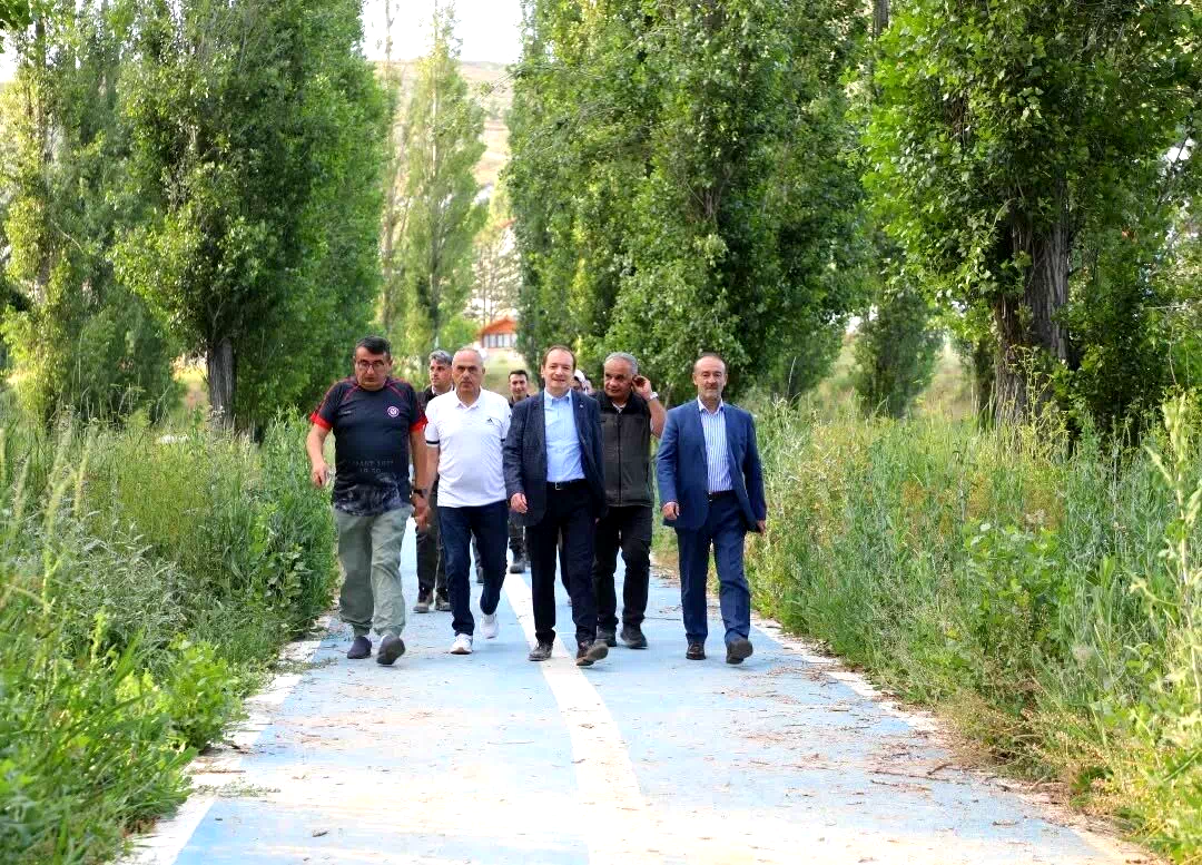 Bayburt’ta doğa yürüyüşü ve fidan dikimi yapıldı