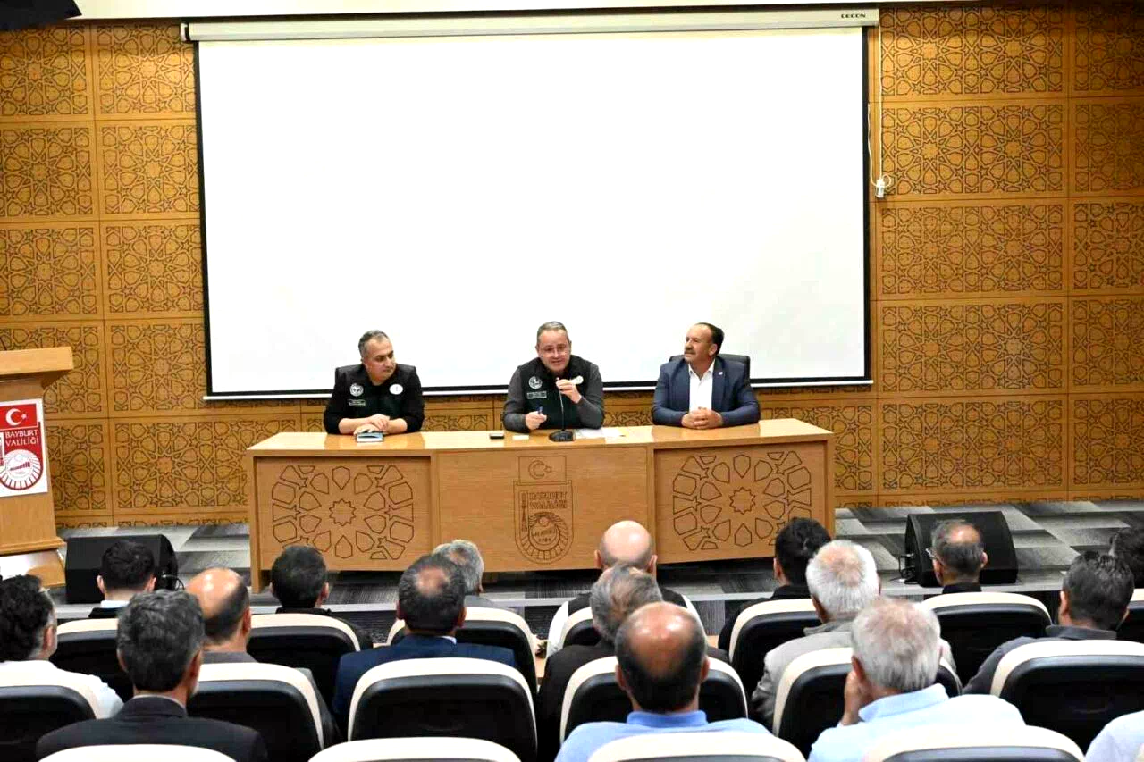 Bayburt’ta DSİ yatırımları muhtarlarla istişare edildi