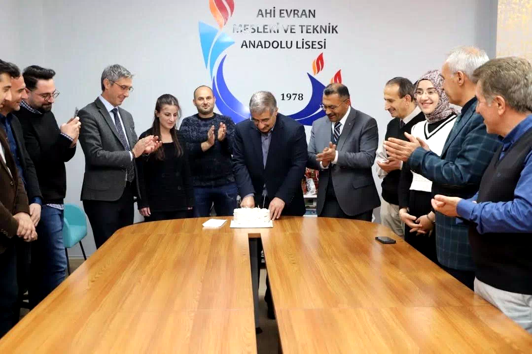 Bayburt’ta emekliye ayrılan müdüre veda programı