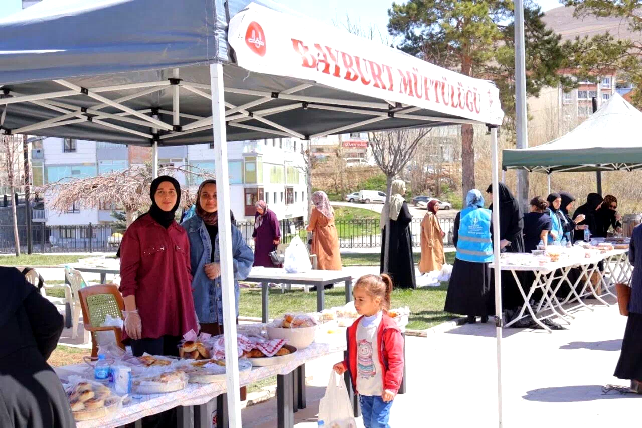 Bayburt’ta evlilik hazırlığındaki gençlere destek için hayır çarşıları açıldı