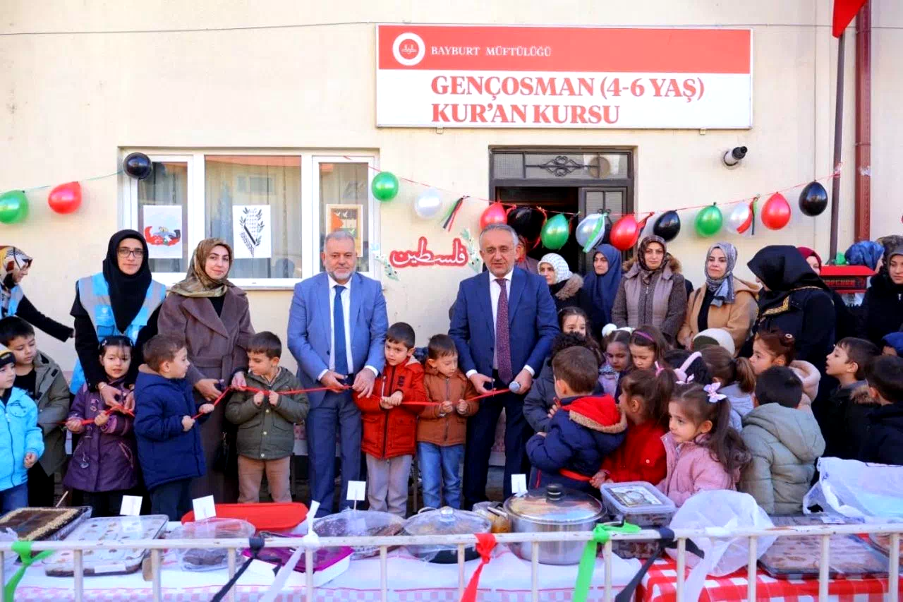Bayburt’ta Filistin’e destek amaçlı hayır çarşısı düzenlendi