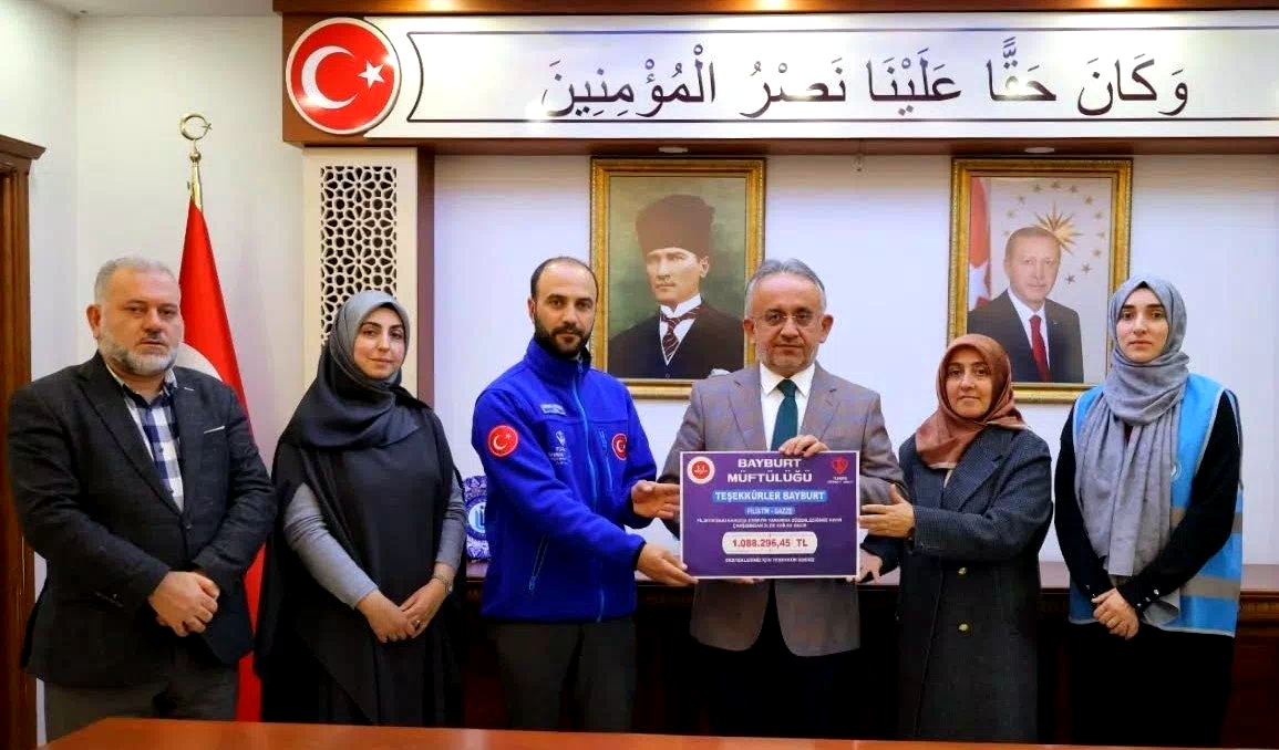 Bayburt’ta Filistin için düzenlenen hayır çarşılarında 1 milyon liranın üzerinde bağış toplandı