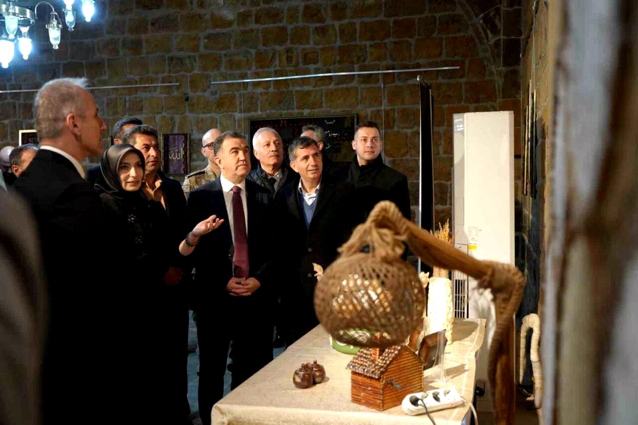 Bayburt’ta geri dönüşüm malzemeleri kadın eliyle sanata dönüştü