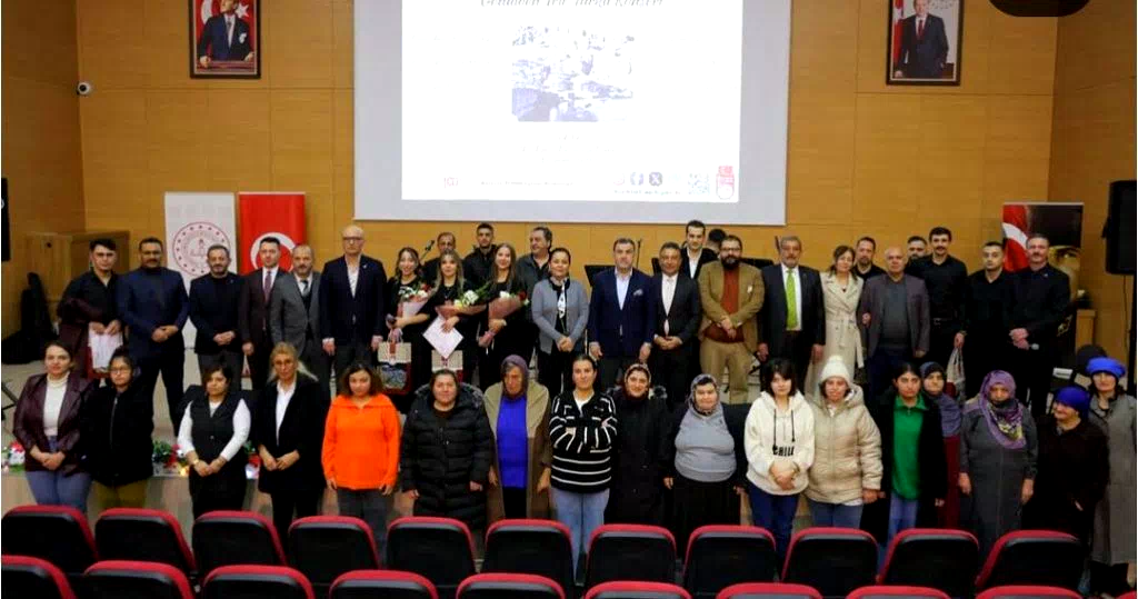 Bayburt’ta “Gönülden Tele Türkü” Programı Coşkuyla Gerçekleşti