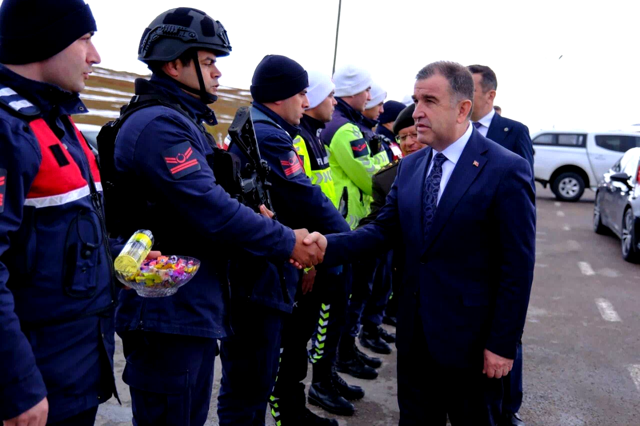 Bayburt’ta görev başındaki güvenlik güçlerinin bayramı kutlandı