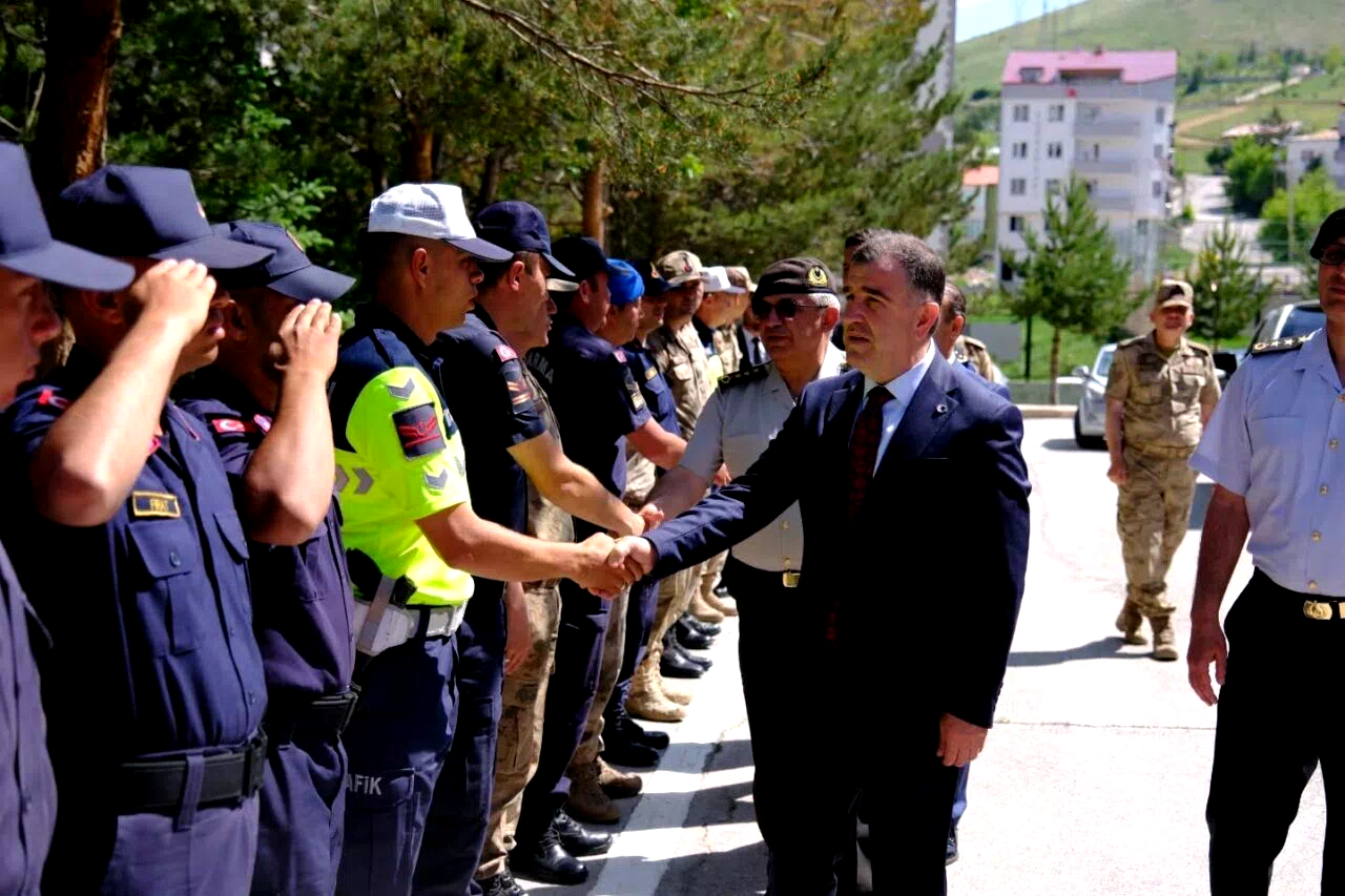 Bayburt’ta görevi başındaki güvenlik güçlerinin bayramı kutlandı