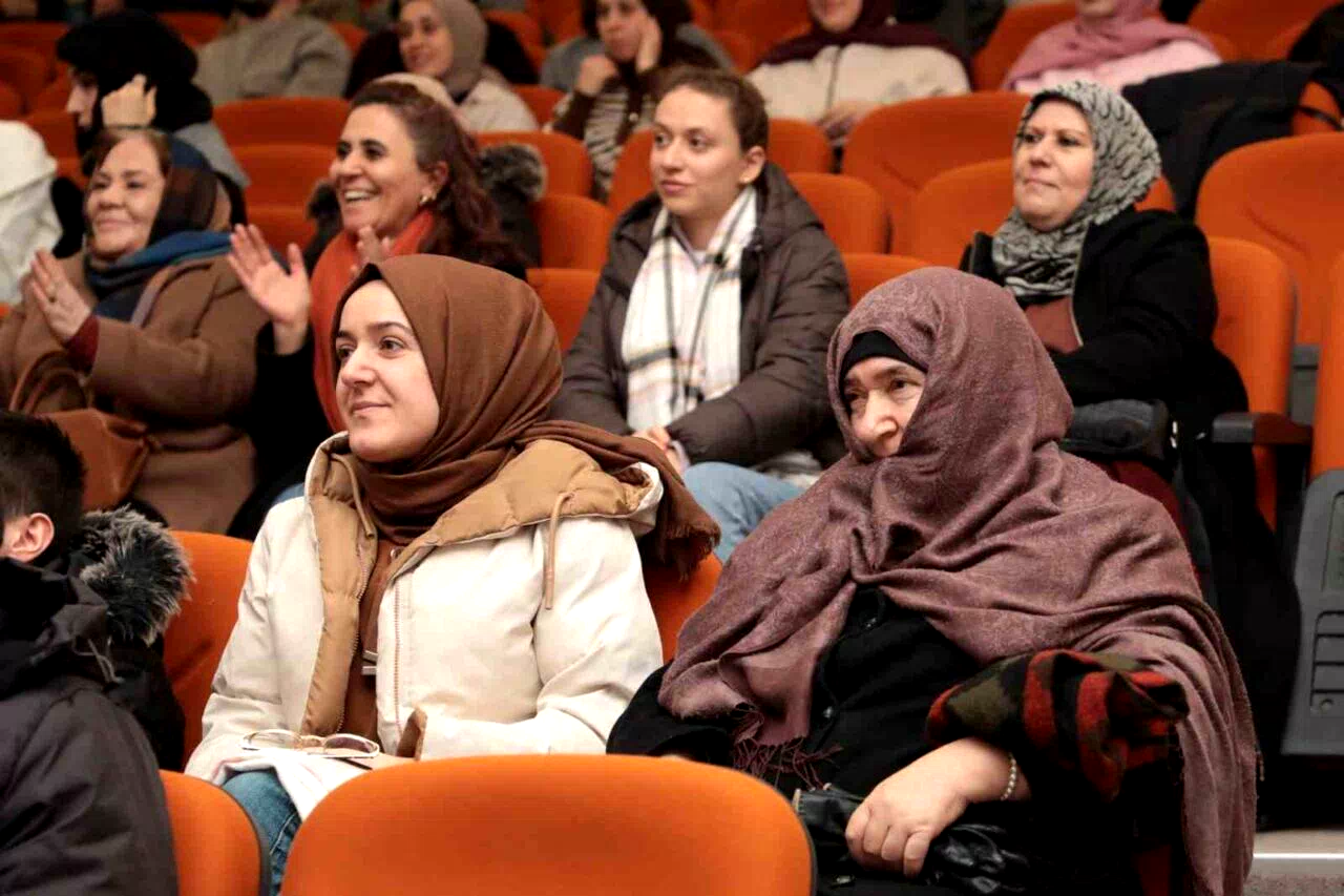 Bayburt’ta ‘Gülümseten Hatıralar’ programı izleyicisiyle buluştu