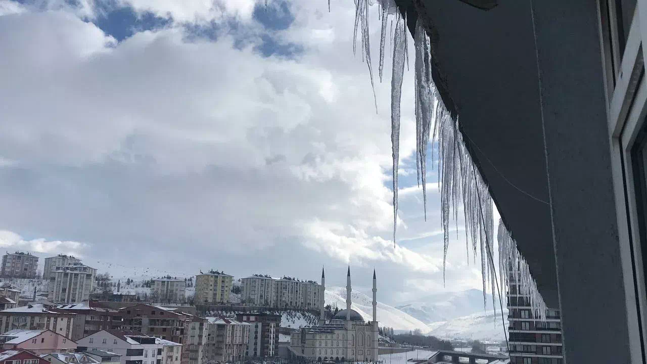 Bayburt’ta Gündüzleri Isınan Hava, Geceleri Soğuk Etkisini Sürdürüyor.