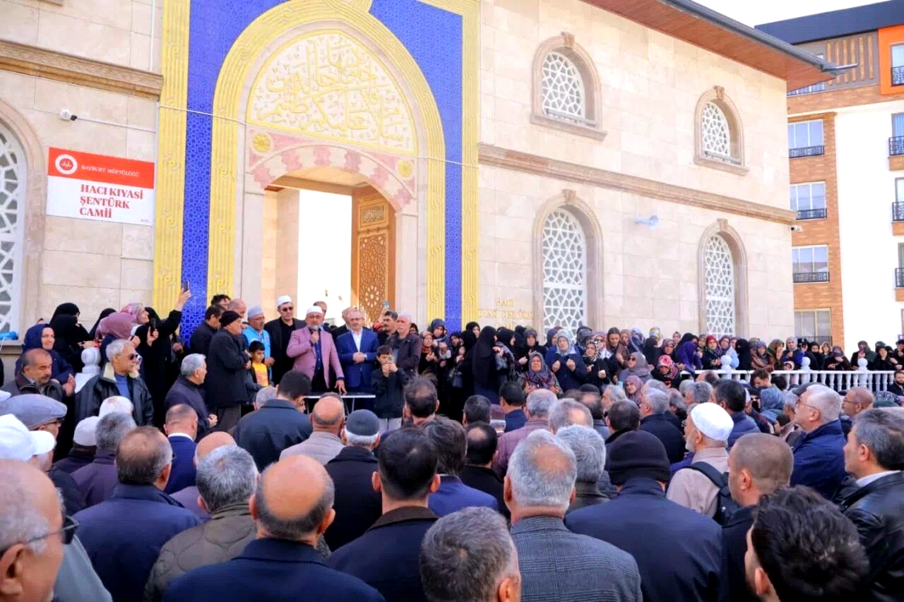 Bayburt’ta hacı adayları dualarla kutsal topraklara uğurlandı