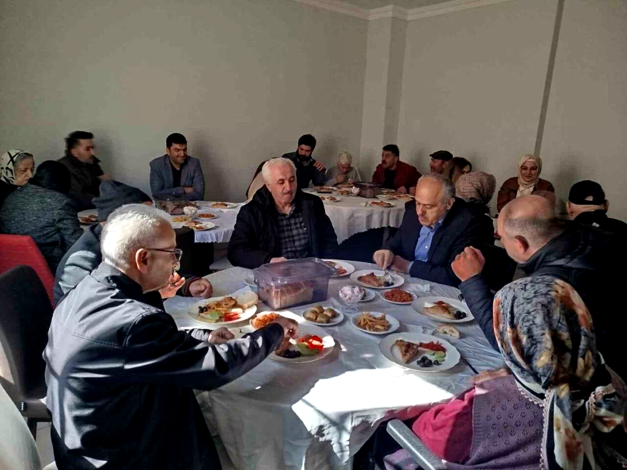Bayburt’ta huzurevi sakinleri yakınlarıyla kahvaltıda buluştu