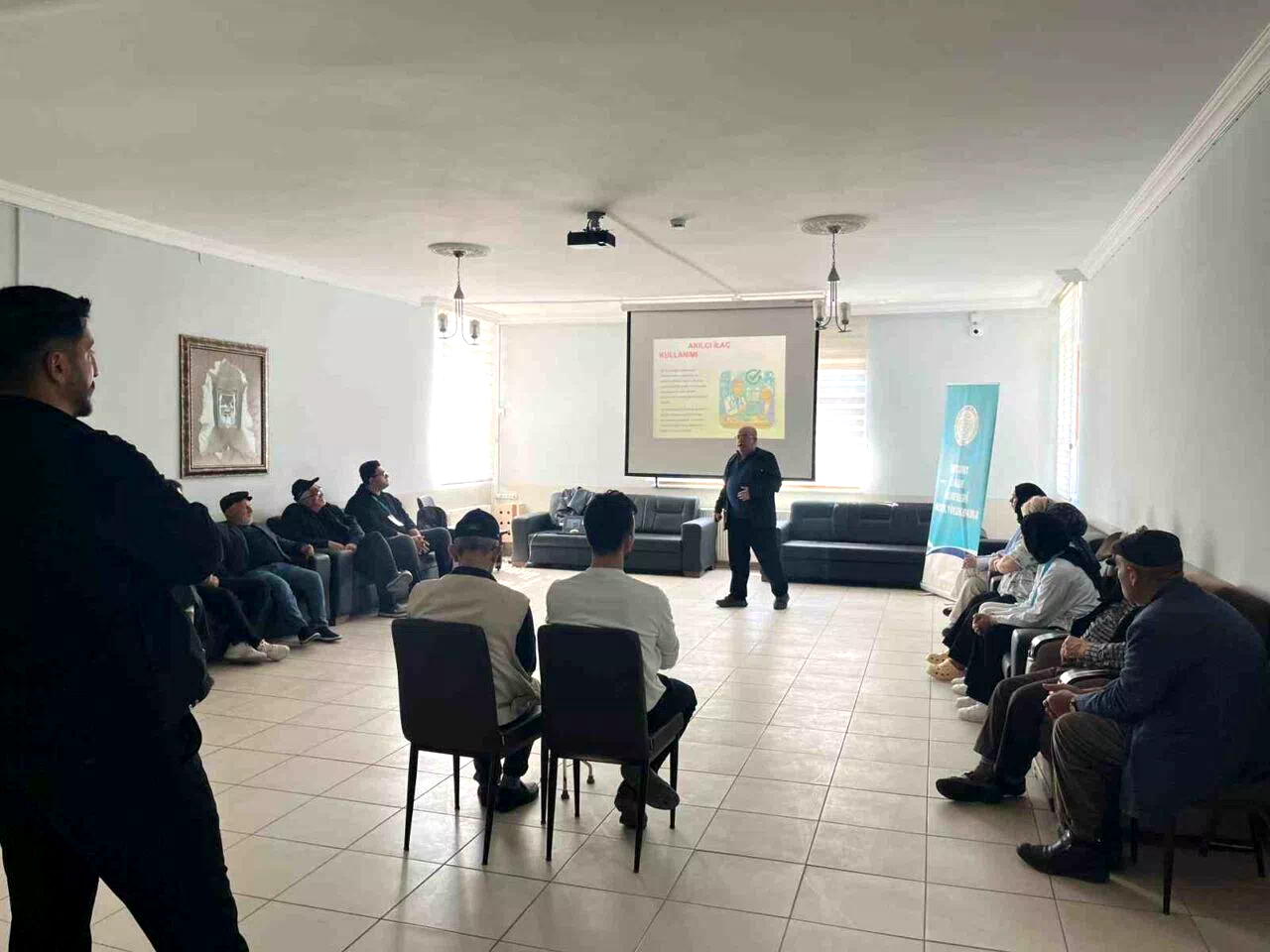 Bayburt’ta huzurevi sakinlerine akılcı ilaç kullanımı anlatıldı