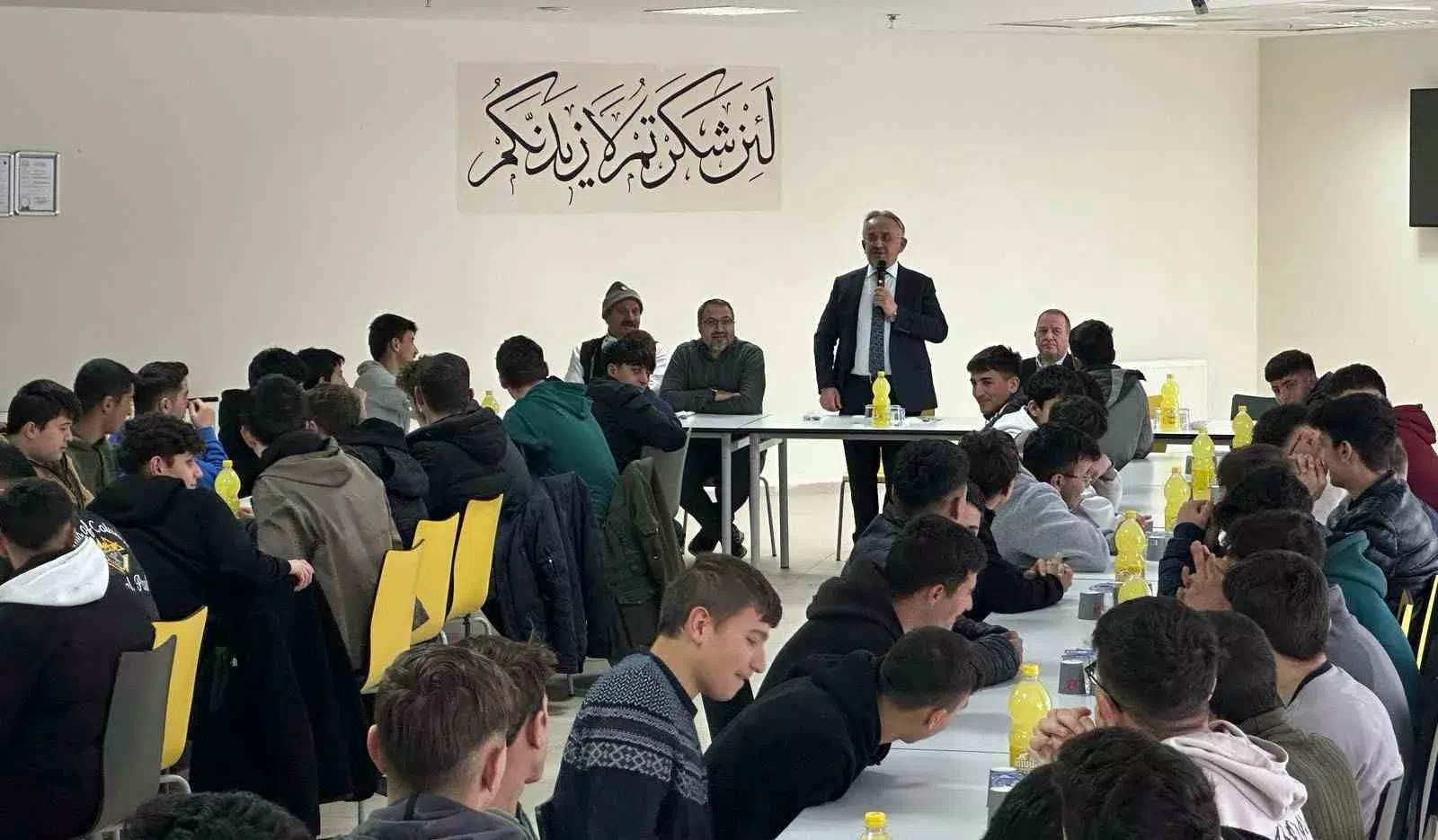 “Bayburt’ta İl Milli Eğitim Müdürlüğü tarafından düzenlenen ‘İftarda Konuşalım’ projesi kapsamında Müftü Bayram Danacı öğrencilerle buluştu!”