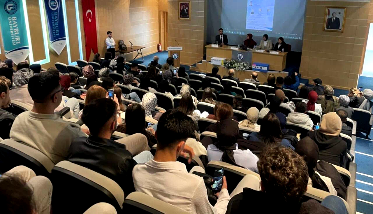 Bayburt’ta ilaç atıklarının geri dönüştürülmesi konulu panel düzenlendi