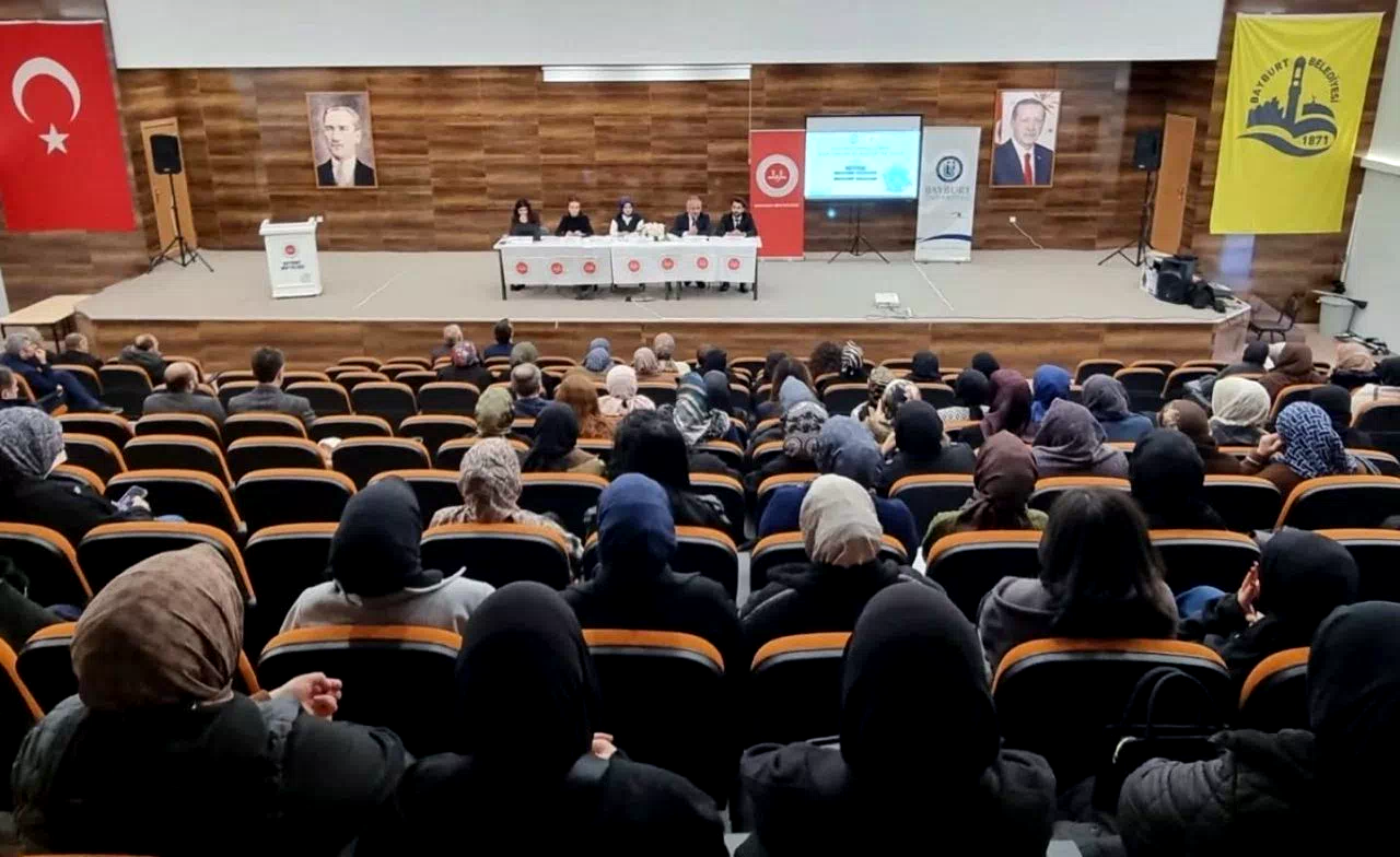 Bayburt’ta insan hakları konulu panel düzenlendi